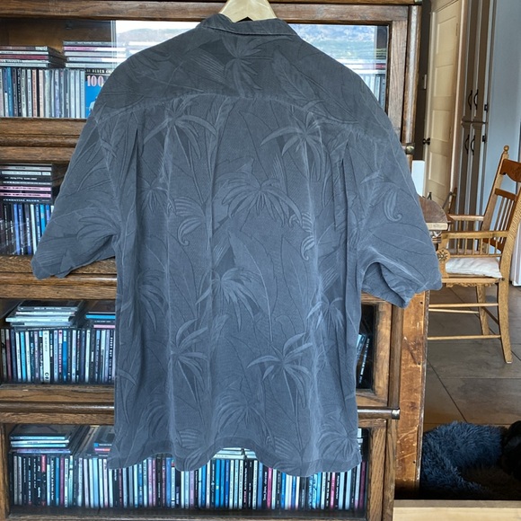 100% Silk Grey-on-Grey TOMMY BAHAMA Hawaiian Style Shirt Size XXL - Picture 5 of 13